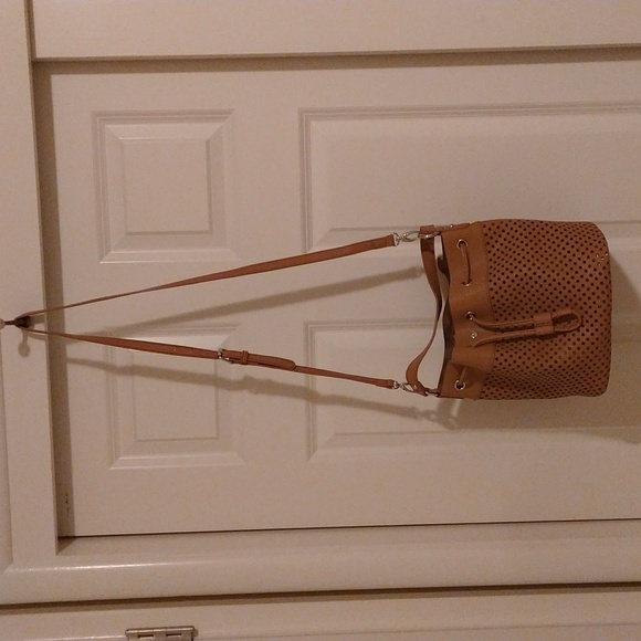 Nine West Drawstring Tan Bucket Bag, In Like New Condition, - Picture 14 of 16